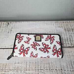 Dooney & Bourke Disney Minnie Bows wallet Never Used White Minnie Mouse